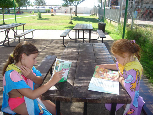 Fotos de la Biblioteca en la Piscina Municipal de Talarrubias