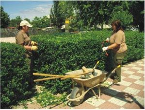 Julia y Cristina, promotoras de Jardinera Atalaya